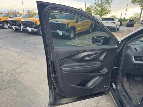 Black 2024 GMC Terrain SLT