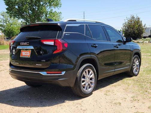 Black 2024 GMC Terrain SLT