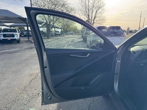 Gray 2023 Kia Niro LX