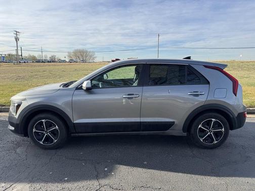 Gray 2023 Kia Niro LX