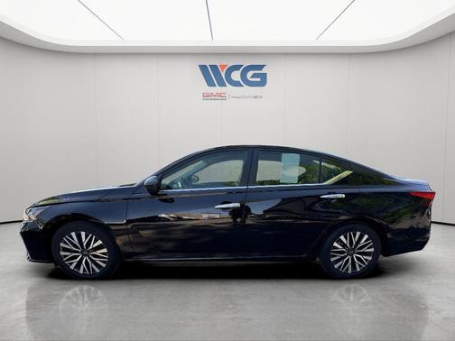 Black 2024 Nissan Altima 2.5 SV