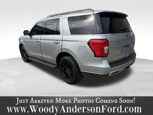 ICONIC SILVER METALLIC 2024 Ford Expedition XLT