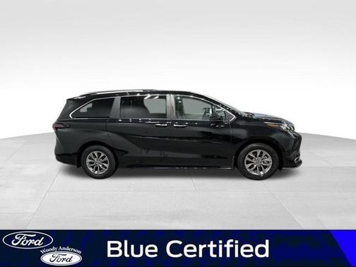 2024 Toyota Sienna XLE