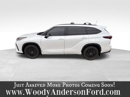 Wind Chill Pearl 2024 Toyota Highlander XSE