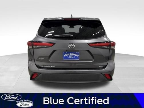 Magnetic Gray Metallic 2023 Toyota Highlander XLE