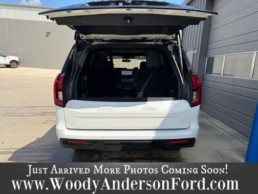 STAR WHITE MET TRI-COAT 2025 Ford Expedition TREMOR