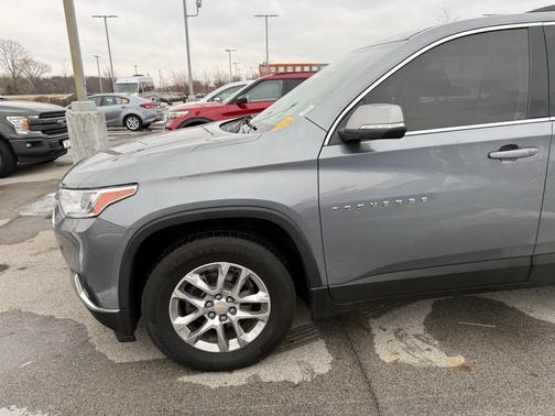 2021 Chevrolet Traverse LT Cloth