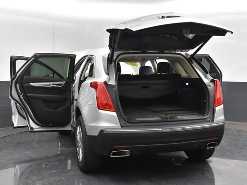 Radiant Silver Metallic 2017 Cadillac XT5 Luxury
