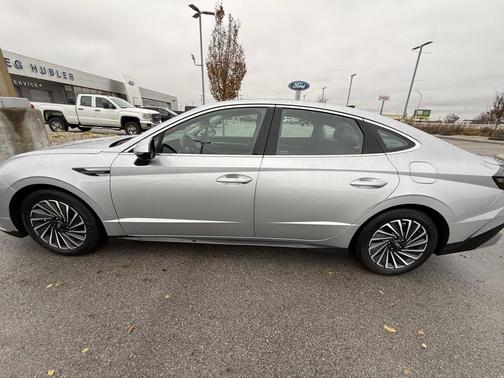 2024 Hyundai SONATA Hybrid Limited