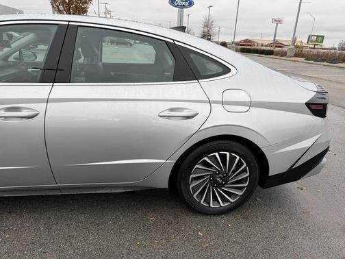 2024 Hyundai SONATA Hybrid Limited