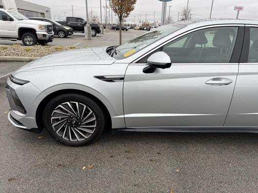 2024 Hyundai SONATA Hybrid Limited