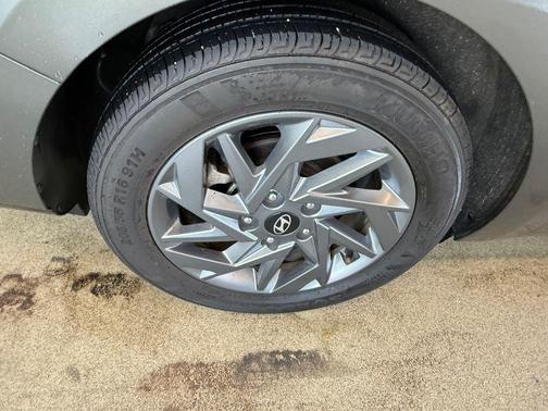 Amazon Gray 2024 Hyundai ELANTRA SEL