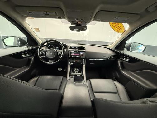 2019 Jaguar F-PACE 25t Premium