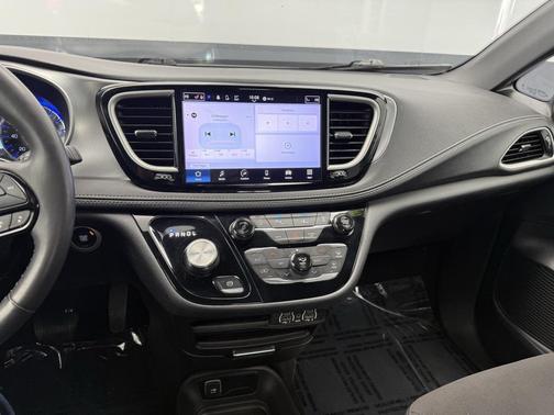 2023 Chrysler Pacifica Touring