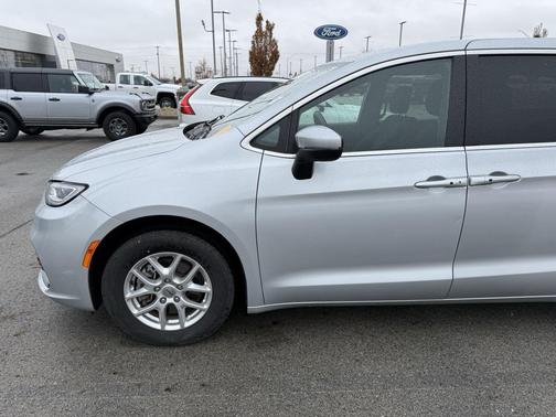 2023 Chrysler Pacifica Touring