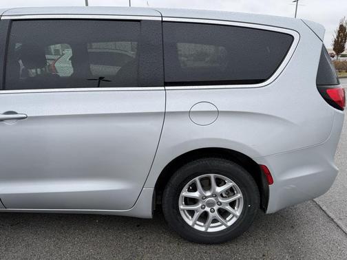 2023 Chrysler Pacifica Touring