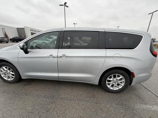 2023 Chrysler Pacifica Touring