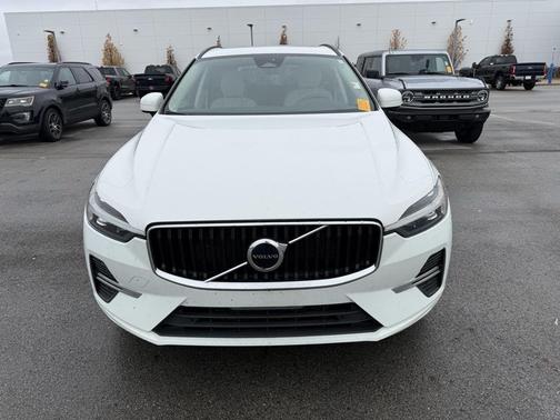 2022 Volvo XC60 B5 Momentum