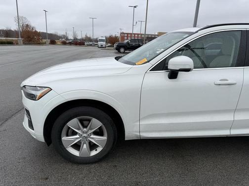 2022 Volvo XC60 B5 Momentum