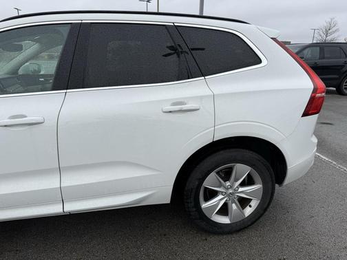 2022 Volvo XC60 B5 Momentum