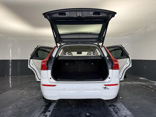 2022 Volvo XC60 B5 Momentum