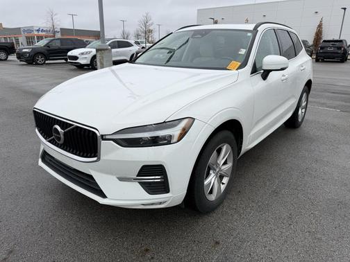 2022 Volvo XC60 B5 Momentum