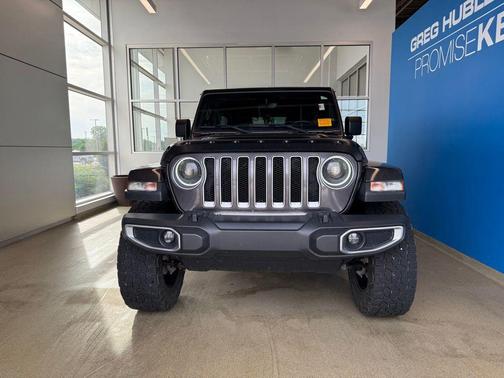 Granite Crystal Metallic Clearcoat 2018 Jeep Wrangler Unlimited Sahara