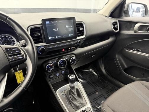 2021 Hyundai VENUE SEL