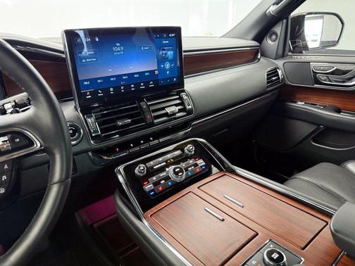 Flight Blue Metallic Clearcoat 2022 Lincoln Navigator Reserve