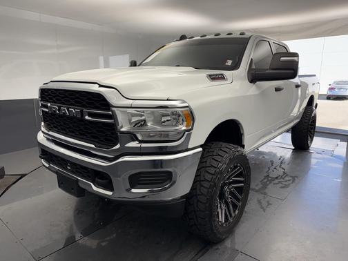 2024 RAM 2500 Tradesman Crew Cab 4x4 6'4' Box