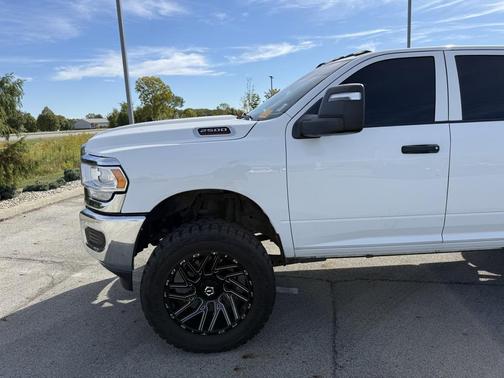 2024 RAM 2500 Tradesman Crew Cab 4x4 6'4' Box