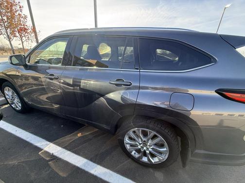 2022 Toyota Highlander Hybrid Limited