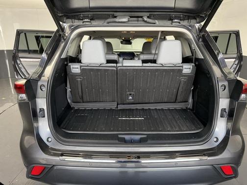 2022 Toyota Highlander Hybrid Limited