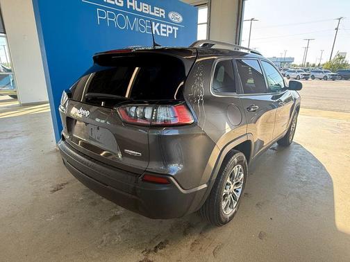 Granite Crystal Metallic Clearcoat 2021 Jeep Cherokee Latitude Plus