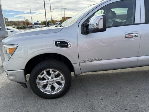 2017 Nissan Titan XD SL