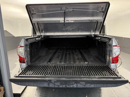 2017 Nissan Titan XD SL