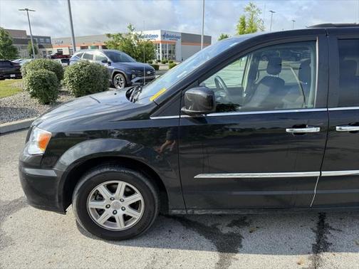2011 Chrysler Town & Country Touring
