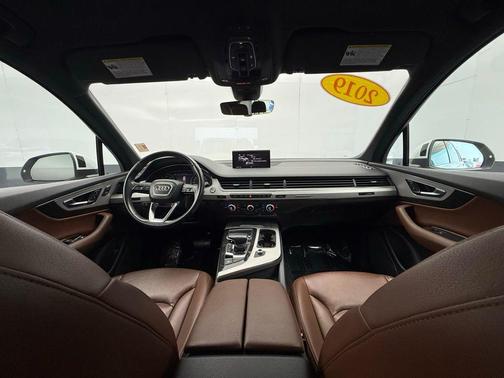 Glacier White 2019 Audi Q7 45 Premium