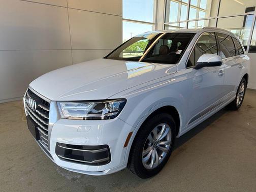 Glacier White 2019 Audi Q7 45 Premium