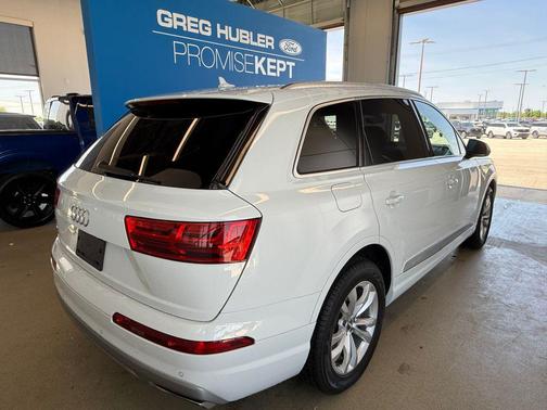Glacier White 2019 Audi Q7 45 Premium