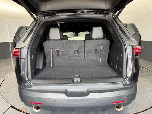 Mosaic Black Metallic 2023 Chevrolet Traverse LT Leather