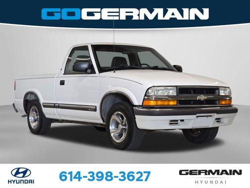 Summit White 2002 Chevrolet S-10 Base