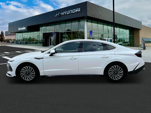 2025 Hyundai SONATA Hybrid SE