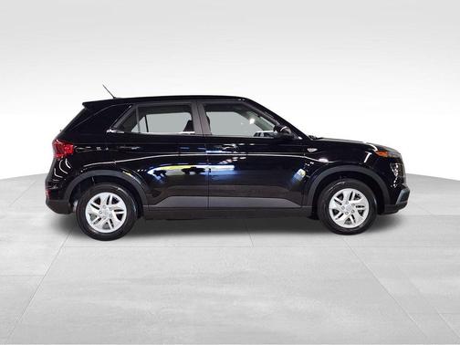 2023 Hyundai VENUE SE