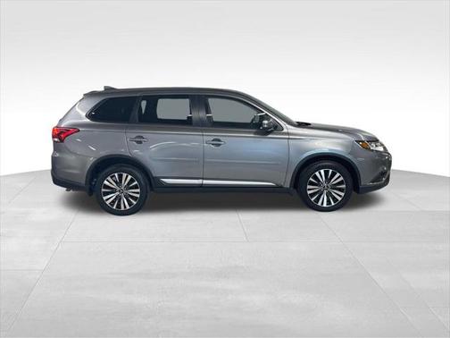 2020 Mitsubishi Outlander SE