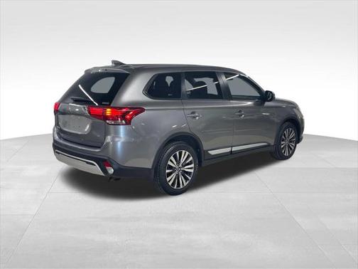 2020 Mitsubishi Outlander SE