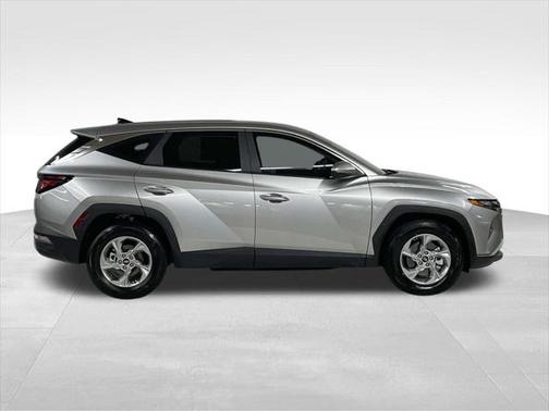 2022 Hyundai TUCSON SE