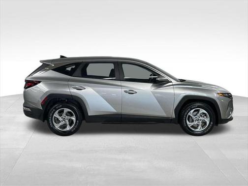 2022 Hyundai TUCSON SE