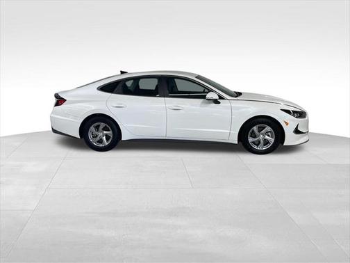 2022 Hyundai SONATA SE