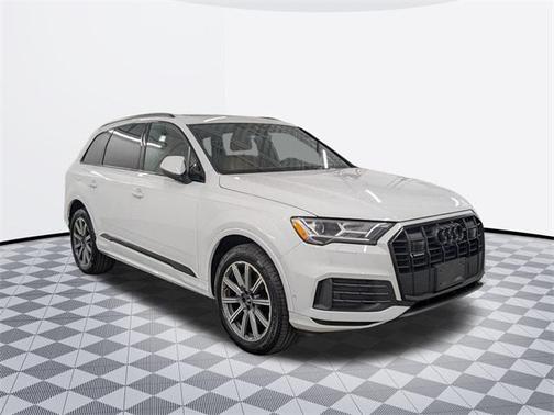 2022 Audi Q7 45 Premium Plus